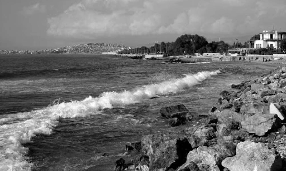 Στην αμμουδιά με τα… γεννητικά του όργανα σε κοινή θέα